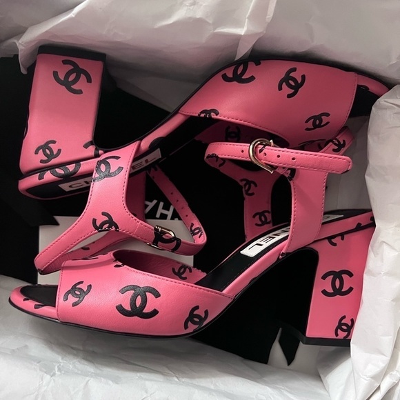 Chanel Pink and Black Printed Lambskin Sandals 22S Size 38 - Picture 4 of 13